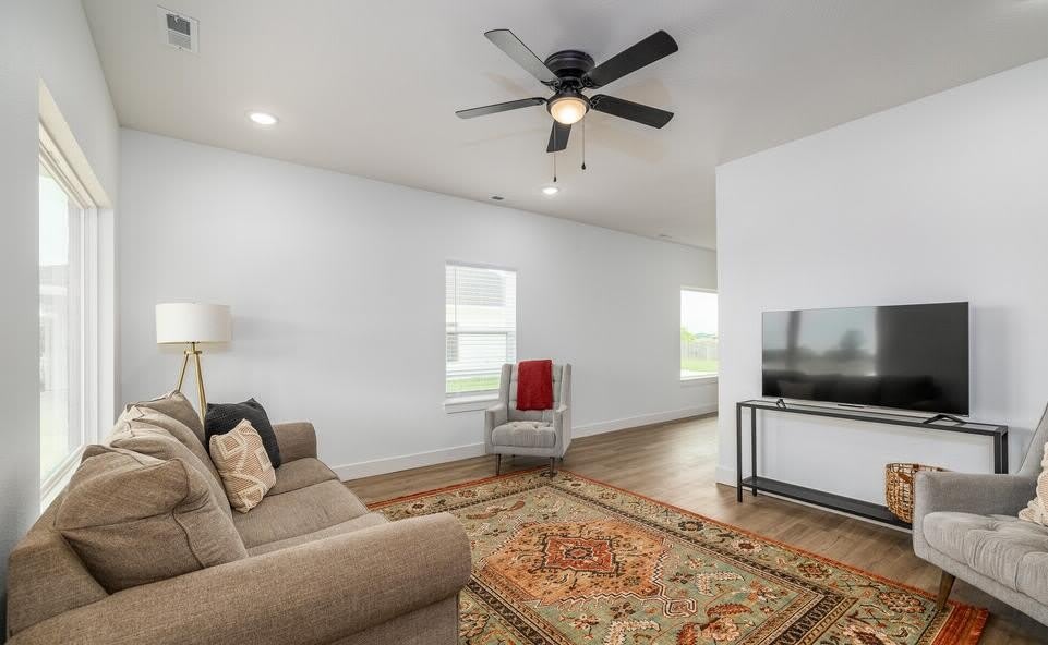 923 N Blake Avenue – photo 4