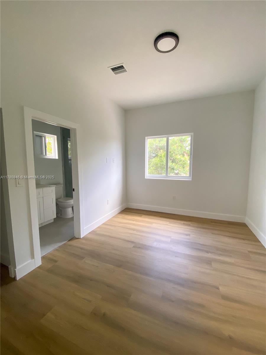 2121 NW 45th St – photo 3