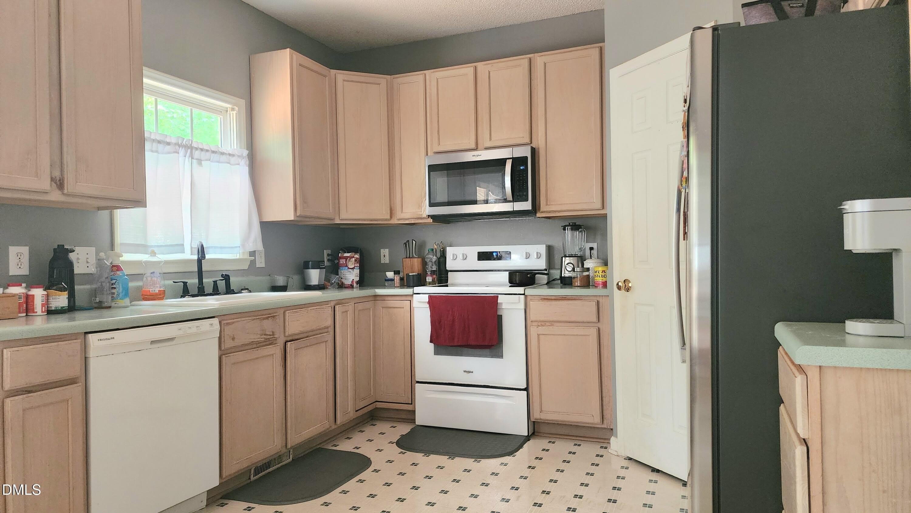 9017 Erinsbrook Drive – photo 5