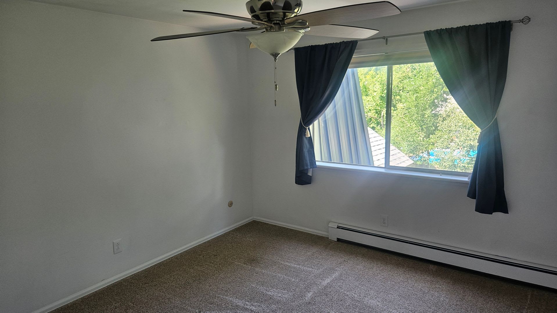 CUTE 2 BEDROOM IN MIDTOWN – photo 3