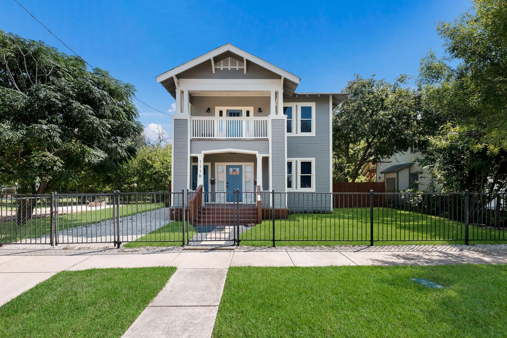 Private Balcony Prime Location – photo 1