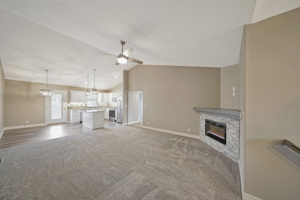 8195 Regent Dr – photo 3