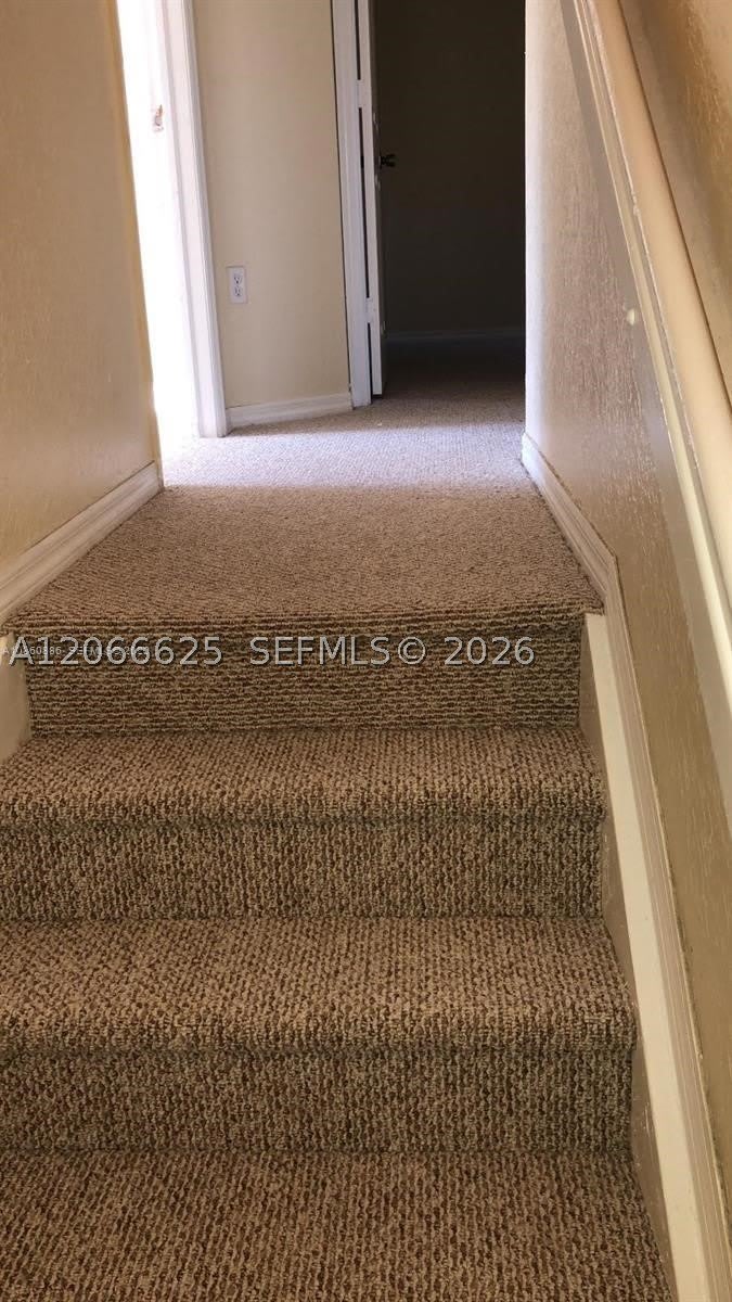 661 SW 10th st – photo 4