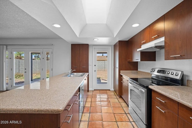 1664 E DEL RIO Drive – photo 2