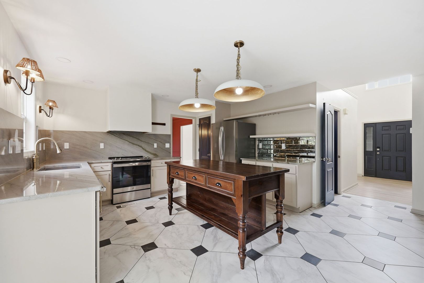 Rent Price Just Reduced. Primary Suite Located on the First Floor. – photo 3