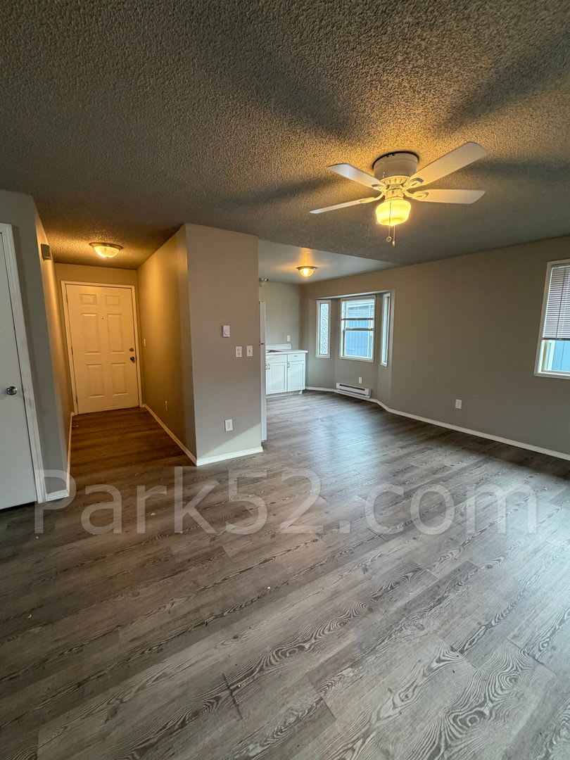 1/2 Off the 1st Full Month's Rent! Tacoma Area Fourplex – photo 3