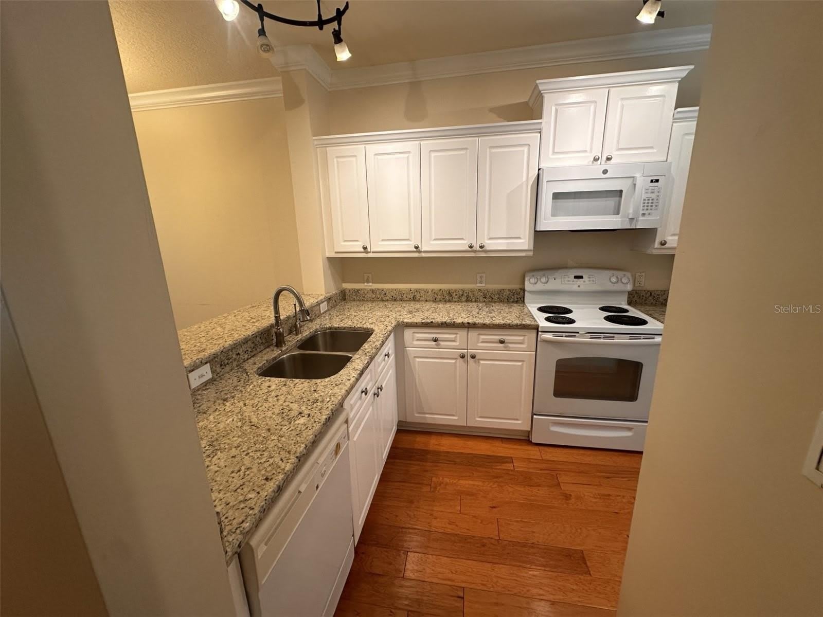 709 BLOOM Street – photo 5
