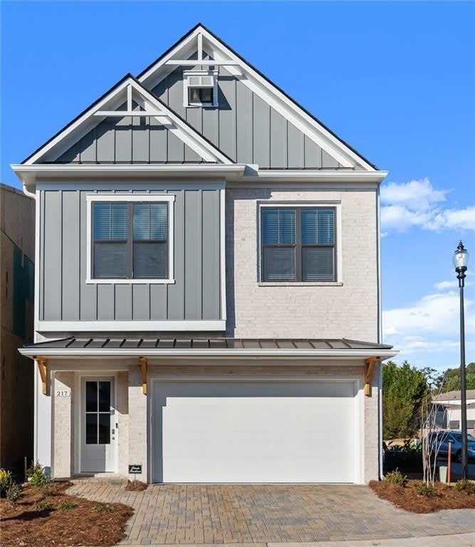 136 Village Green Avenue – photo 1