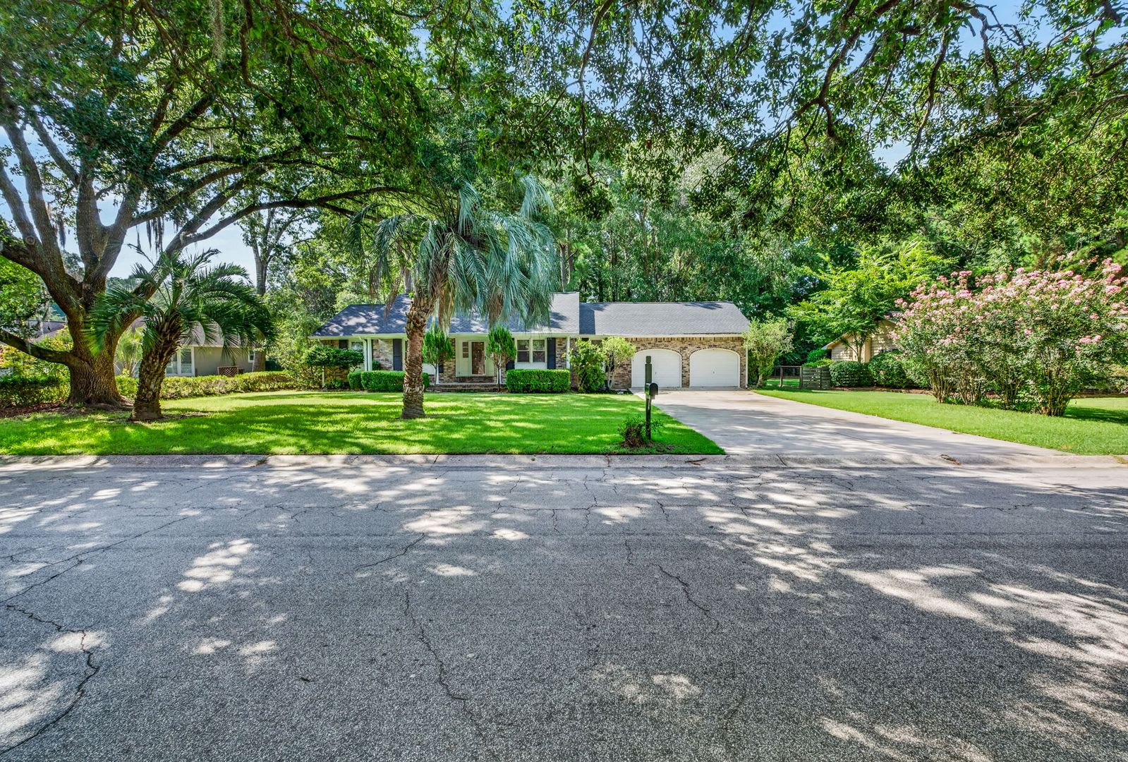 Spacious Living Near Downtown Charleston – photo 2