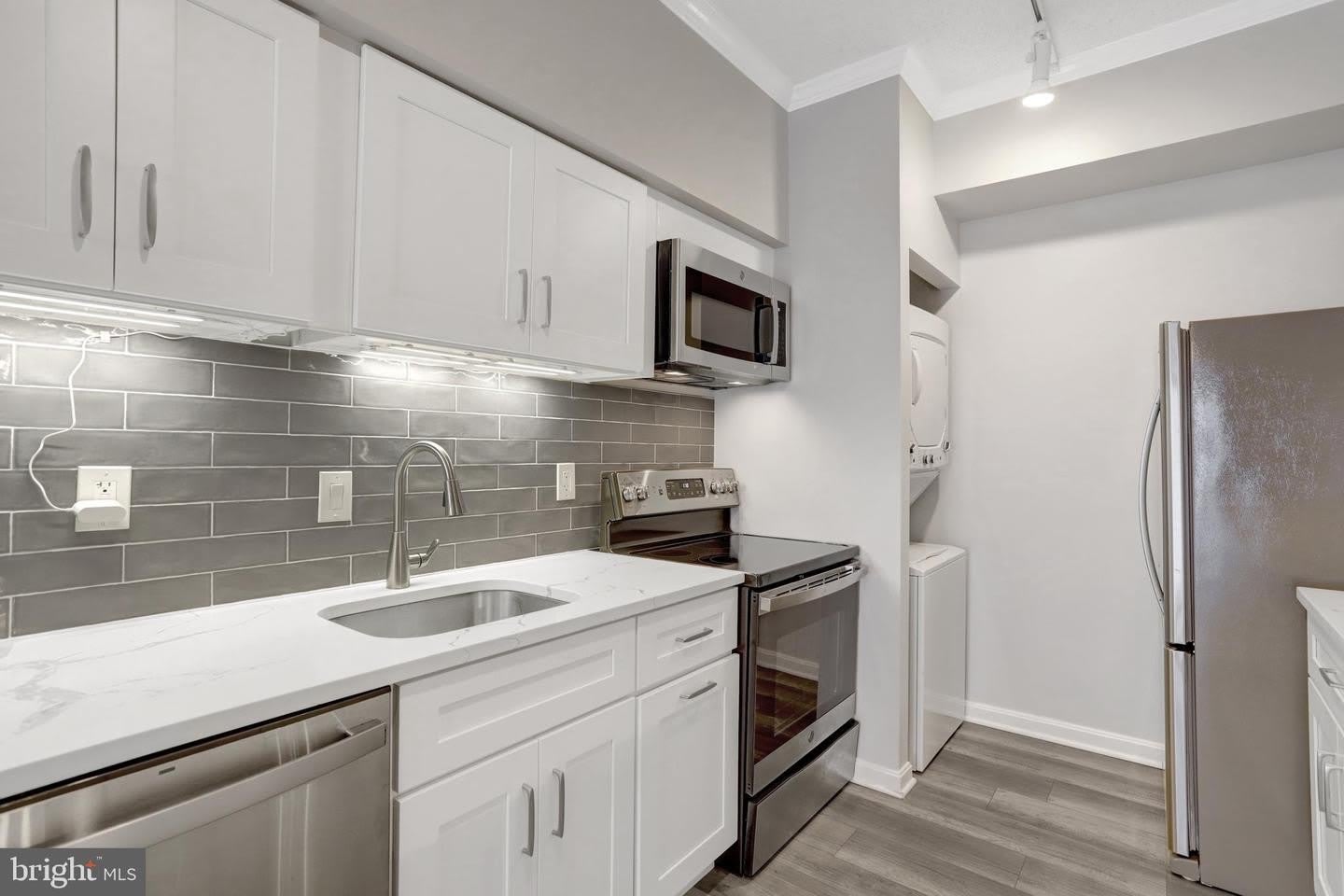 1211 S EADS ST #1203 – photo 5