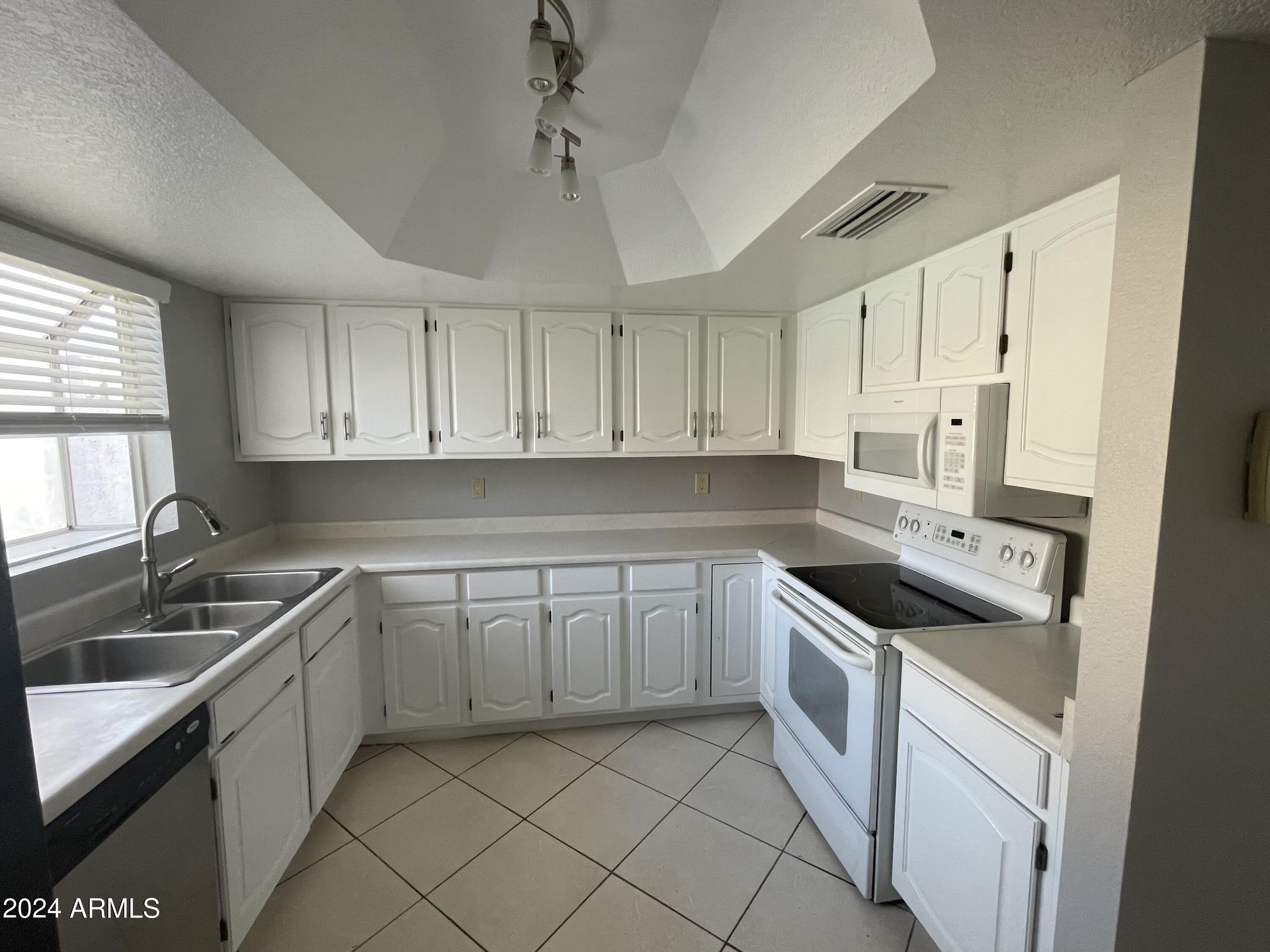 456 E SILVER CREEK Road – photo 5