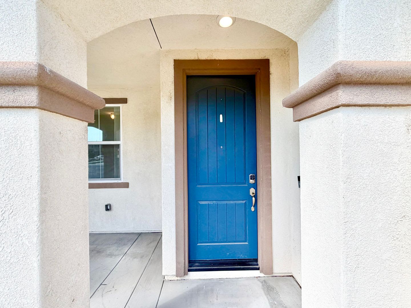 Spacious 4 Bedroom Home In The Lakes Gated Community With Solar Open Concept Living Loft – photo 4