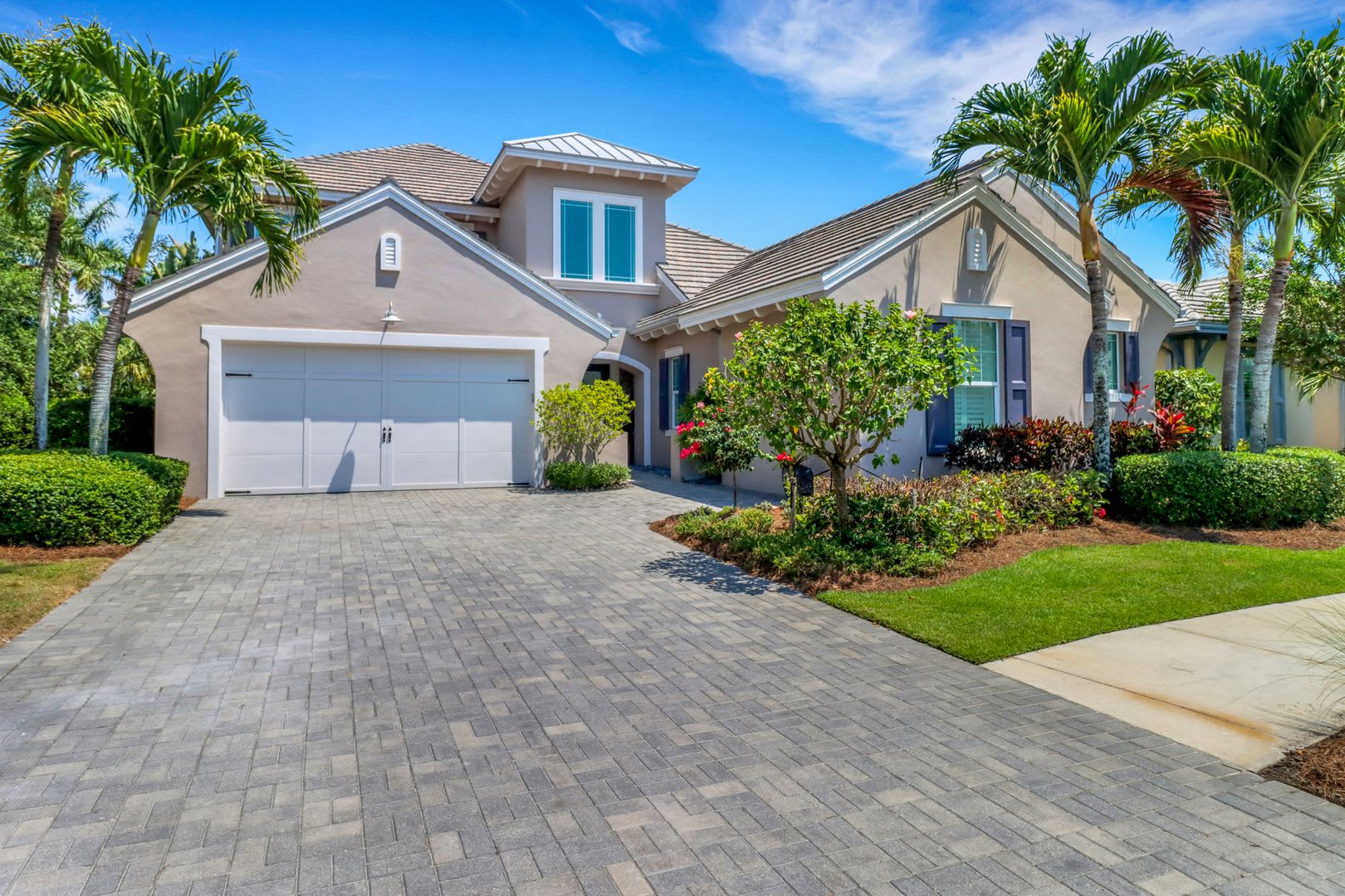 Luxury Turn Key Lakefront Private Pool Home 5 Bedrooms Plus A Den 7 Bathrooms Highly Desired Isles Of Collier Preserve Naples Seasonal Pet Friendly Home Ready For A Tenant Turnkey Furnished – photo 2