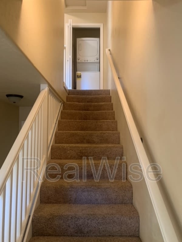 205 Classick Dr – photo 2