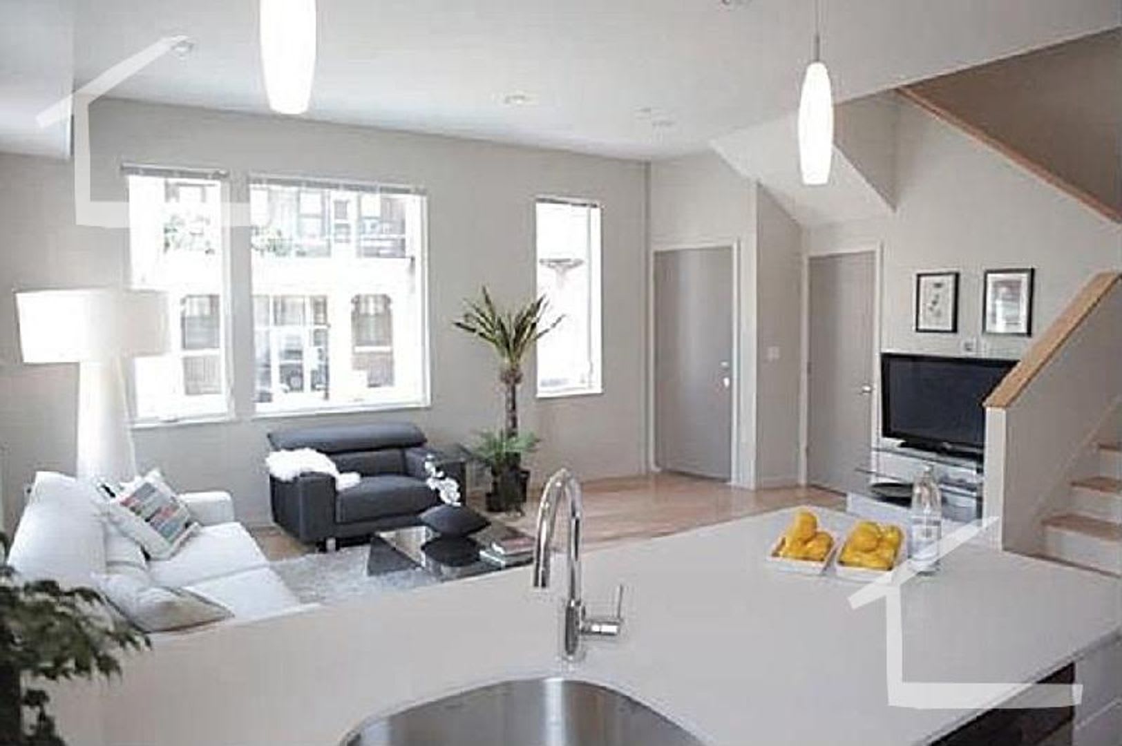 Large 5 bed in Allston – photo 3