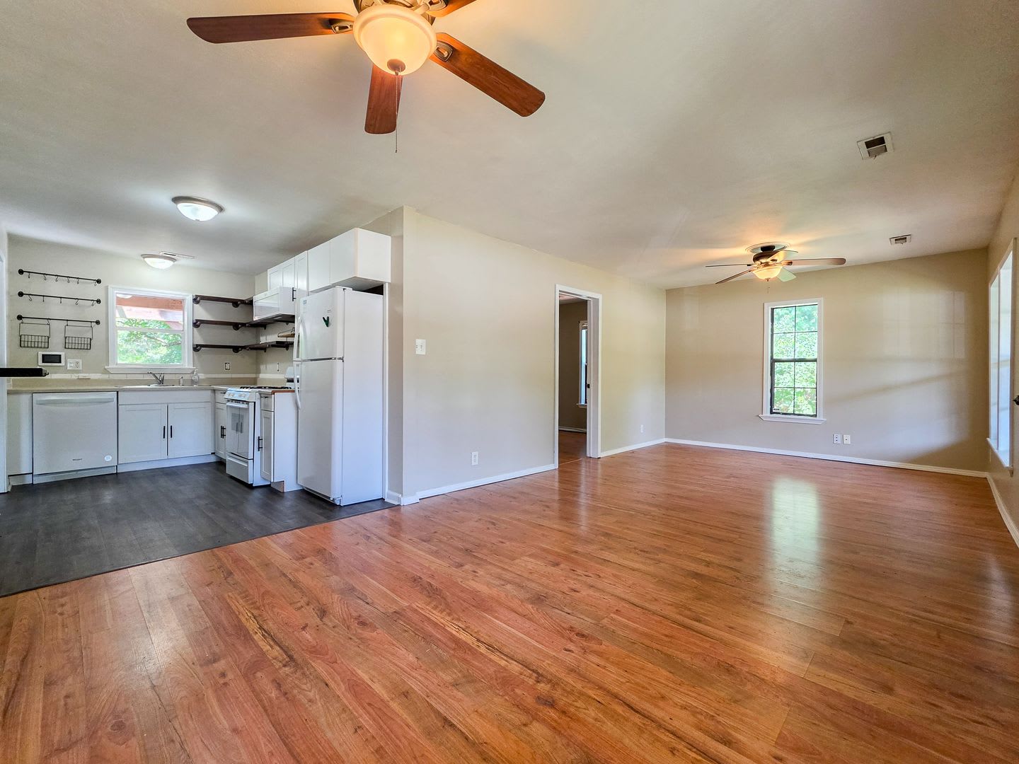 Charming 3 Bed 1.5 Bath home walkable to campus – photo 5