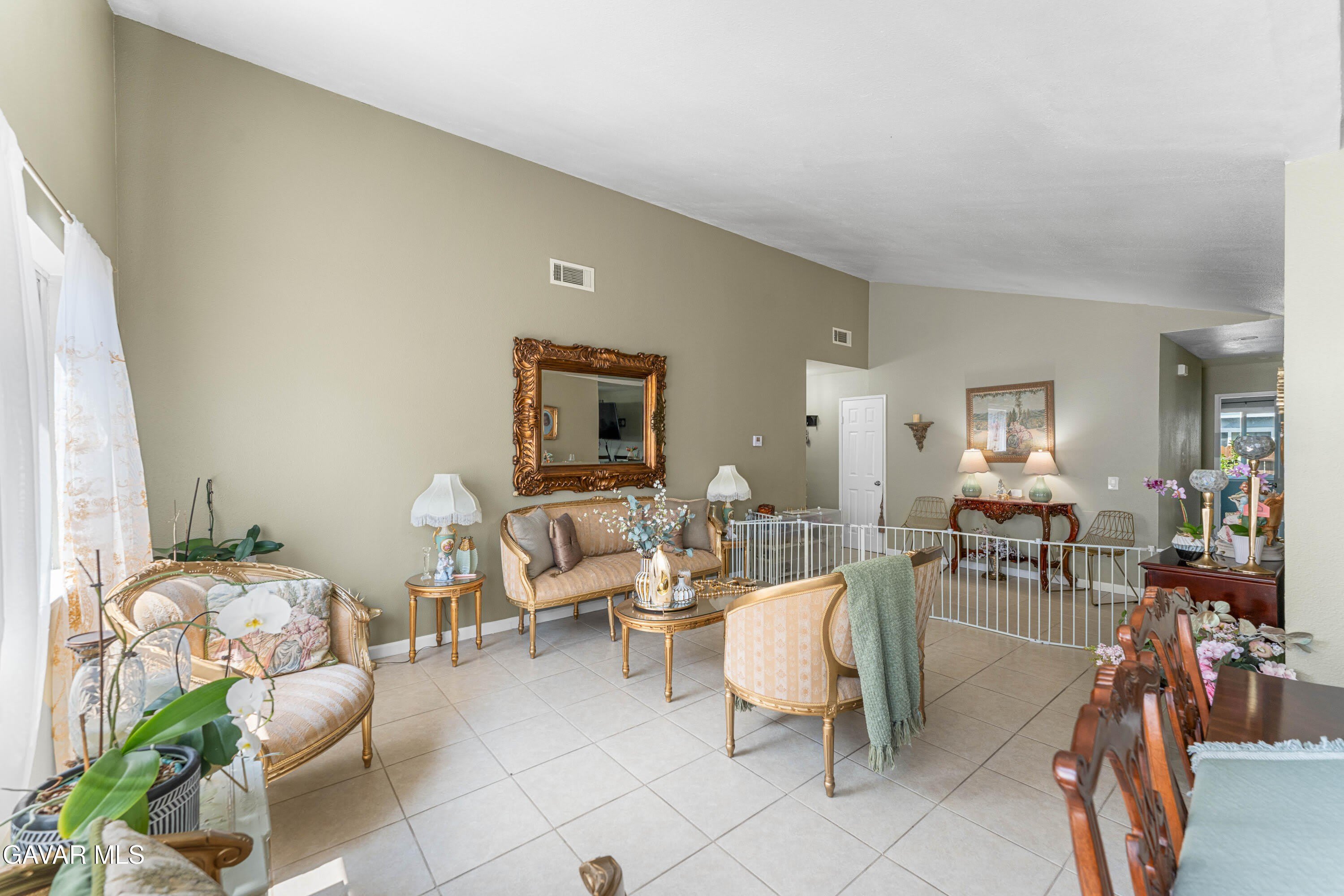 44202 E 4Th Street – photo 5