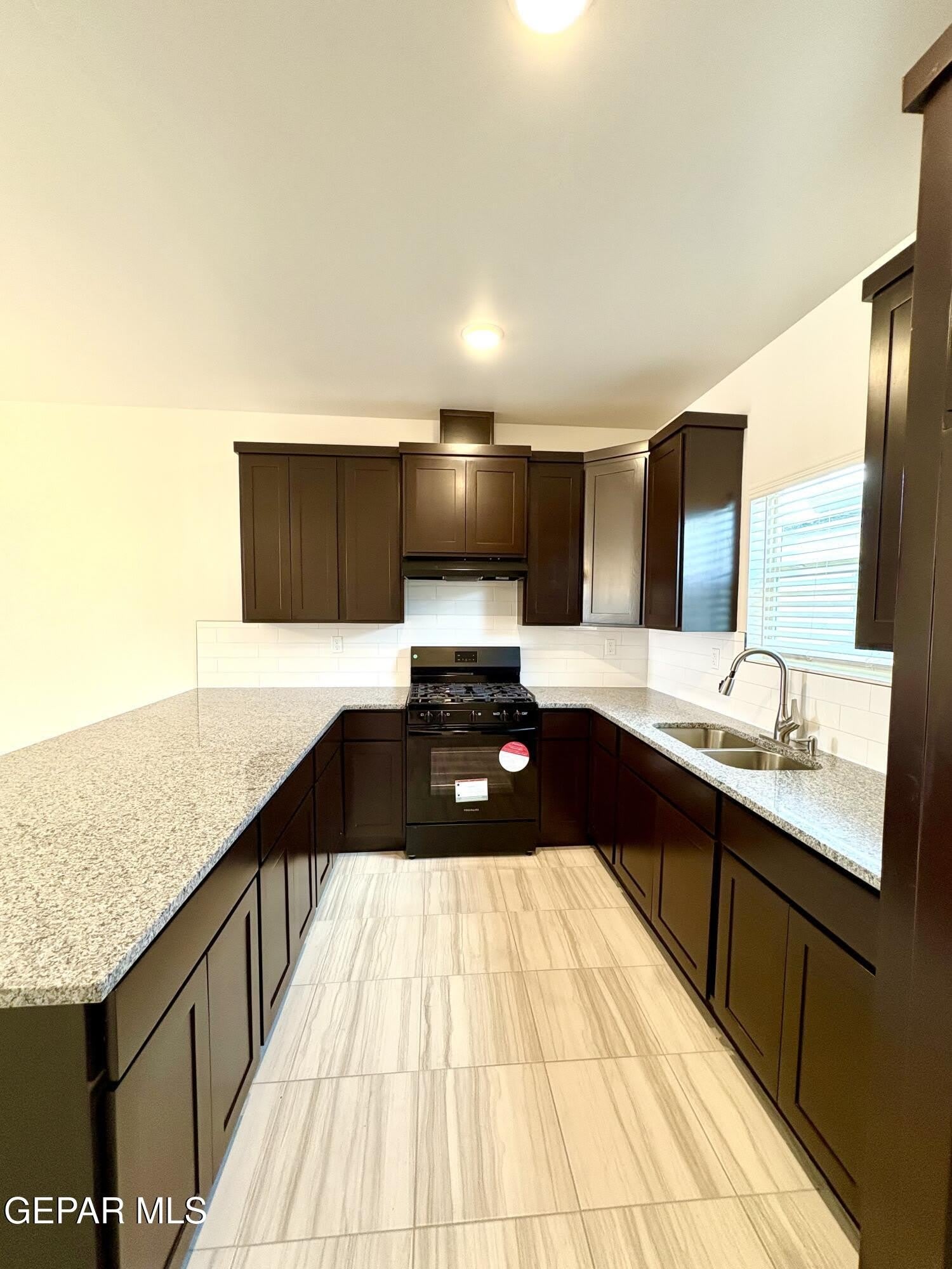 8912 Norton Street – photo 5