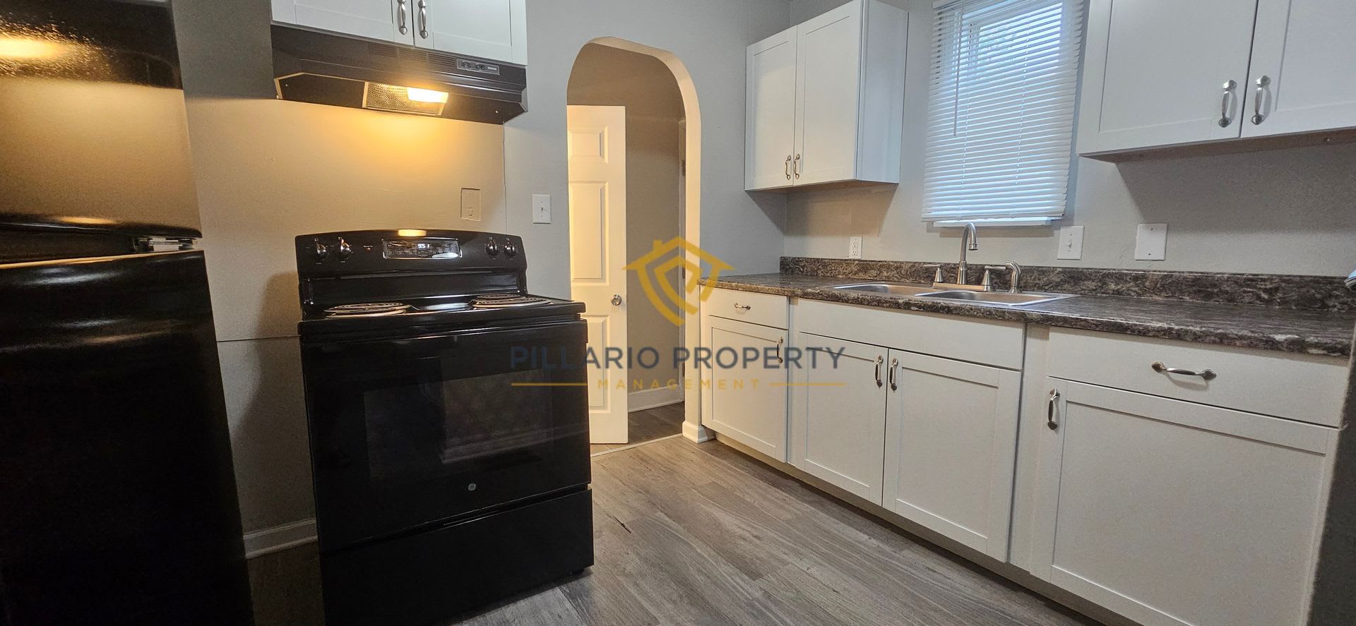 Charming and Updated 2-Bedroom with Detached Garage Available NOW! – photo 4