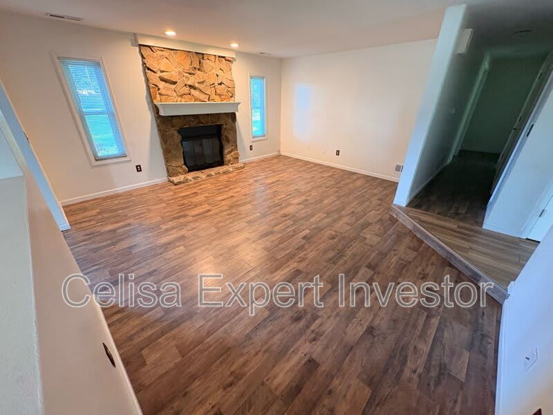 2819 Autumn Leaf Lane – photo 2