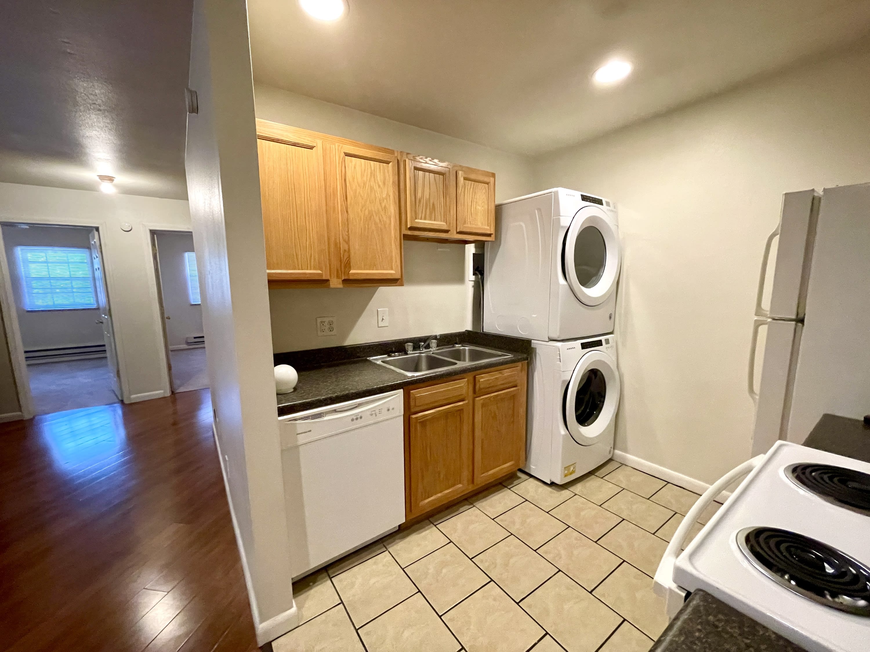 404 E College St #4 – photo 2