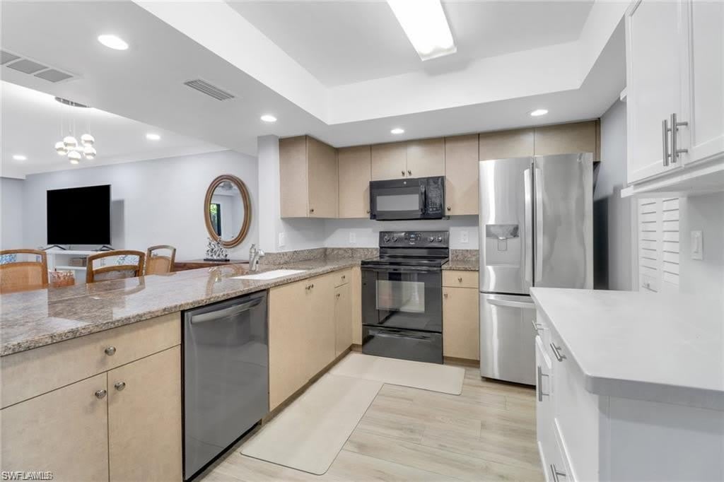 790 Meadowland Dr – photo 3