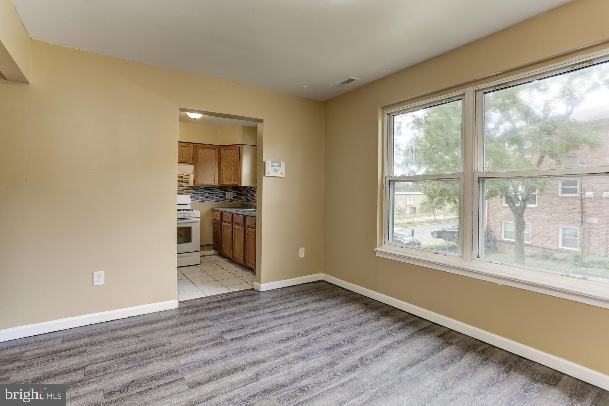 1925 ADDISON Road S – photo 5