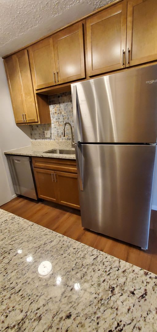 Renovated Two Bedroom Condo with Garage Space in Ladue School District – photo 1