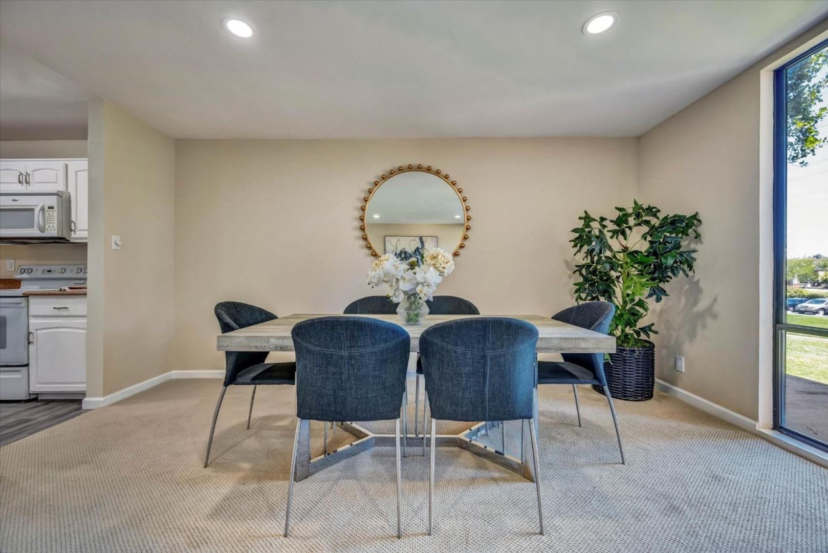 Premier Marina Point 2 Bedroom Condo With Private Deck – photo 4