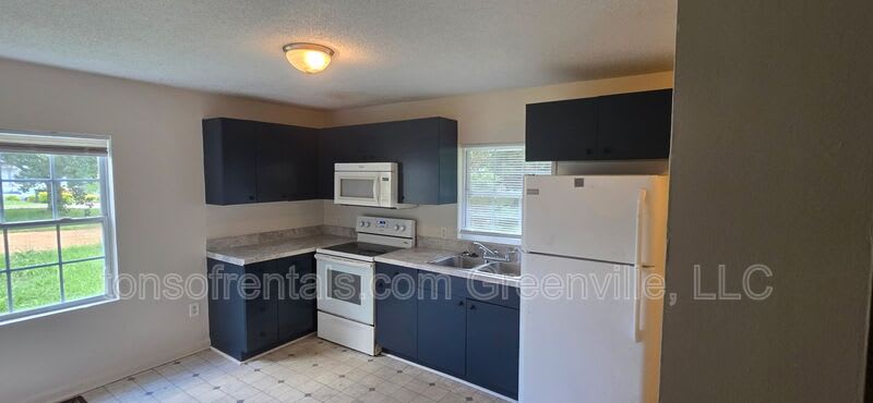 1501 Howard Drive – photo 2