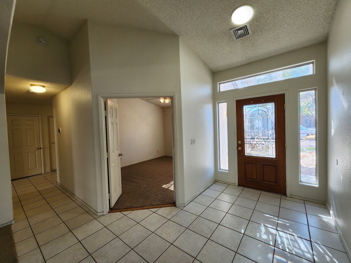 Beautiful Three Bedroom Home in Green Valley – photo 2
