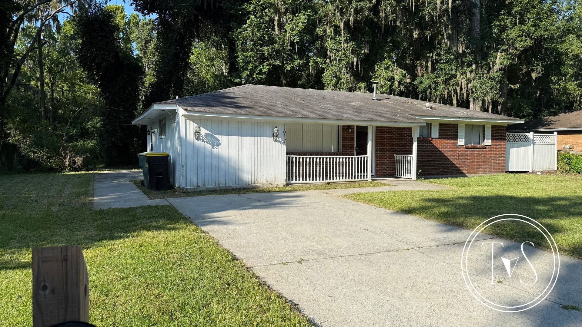 Charming 3-bedrooms/1-bath home in LaRoche Park – photo 3