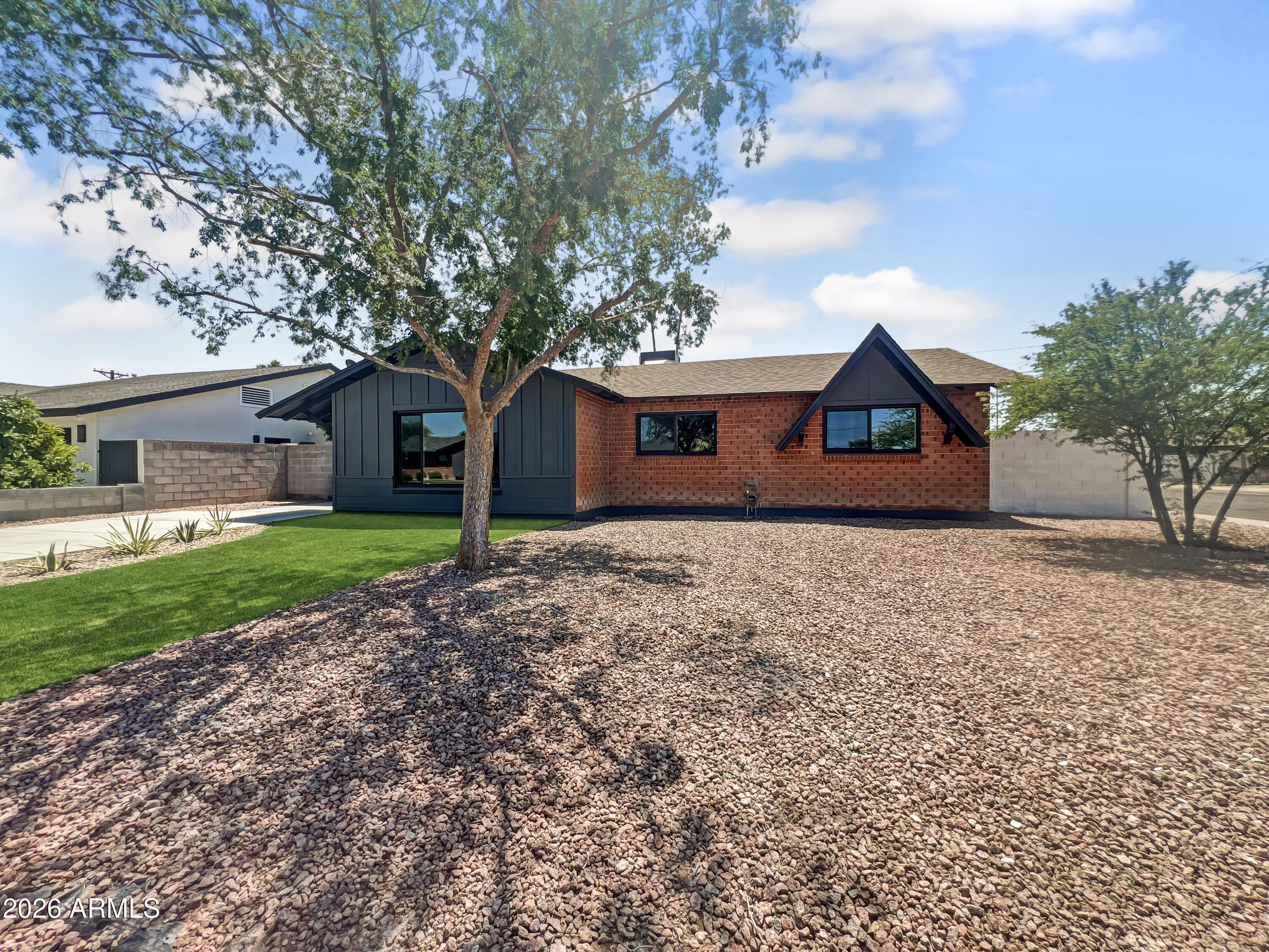 8201 E WHITTON Avenue – photo 2