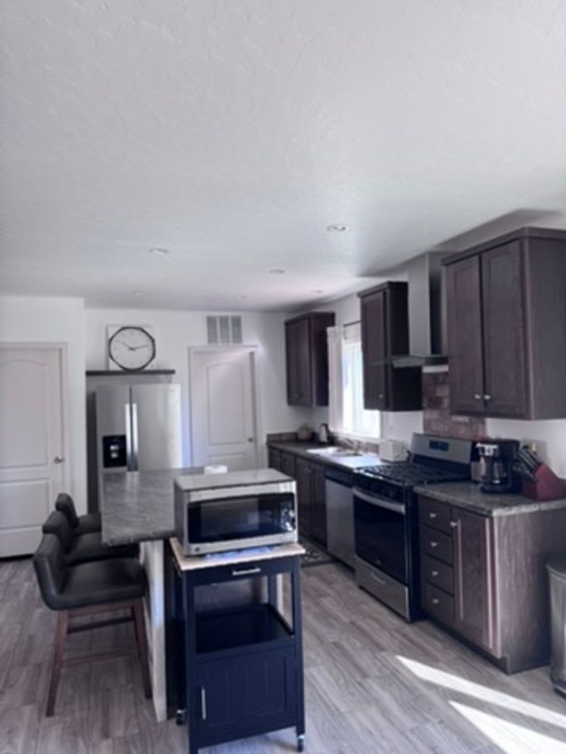 Beautiful 4BD/2BA Crowley Lake Home – photo 5