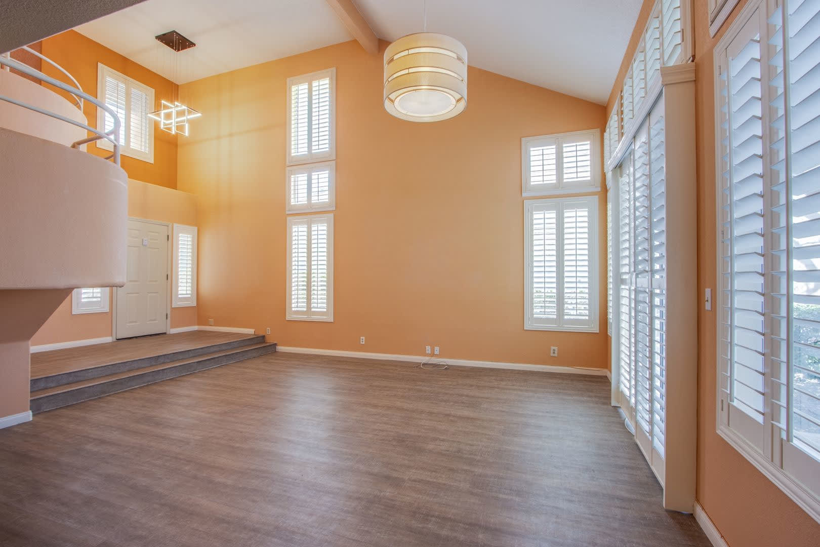 Absolutely gorgeous 2 bedroom 2 bathroom townhome w/loft in prestigious Spanish Trails community! – photo 3