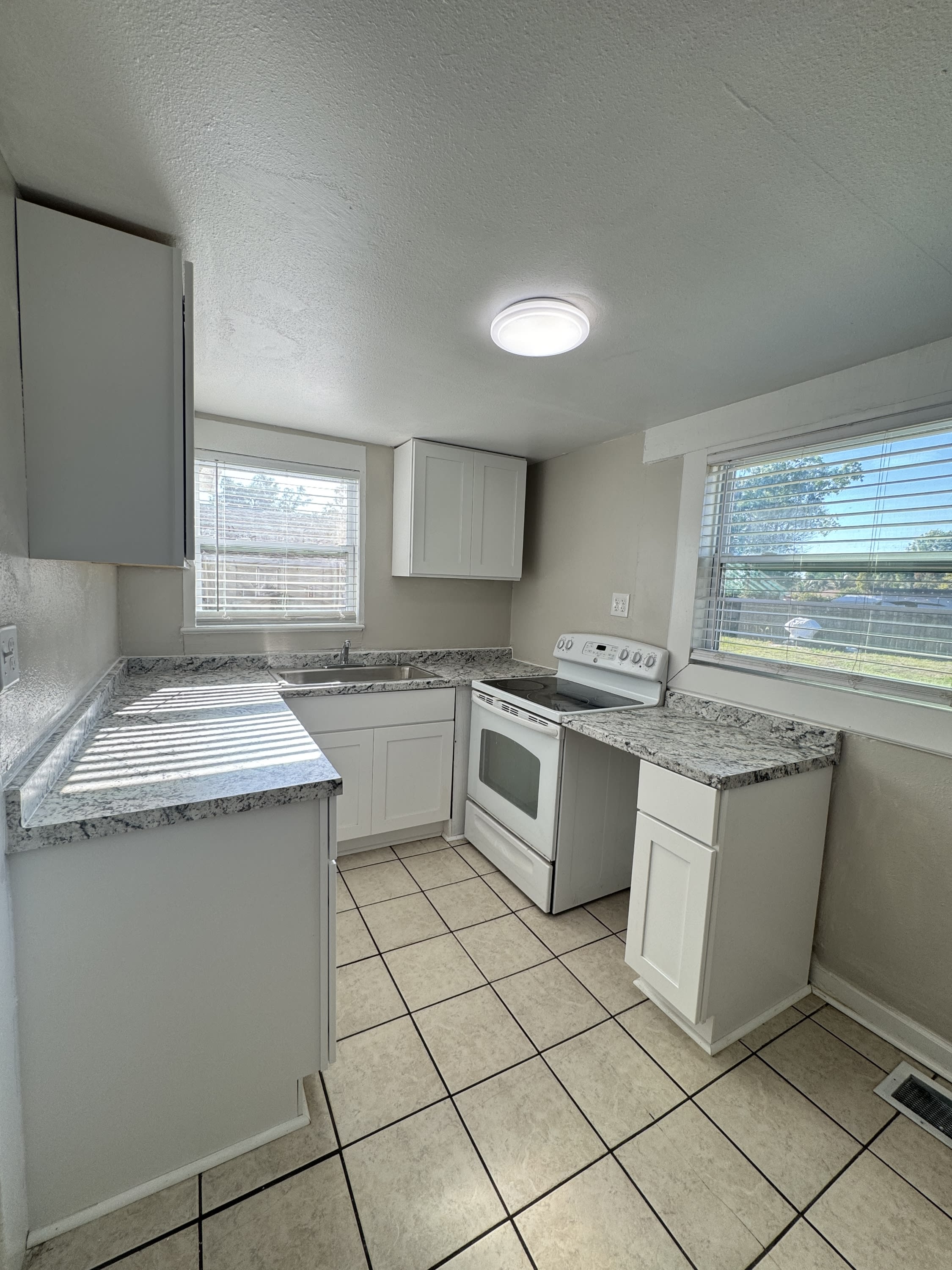 4262 Greenwood Avenue Back – photo 2