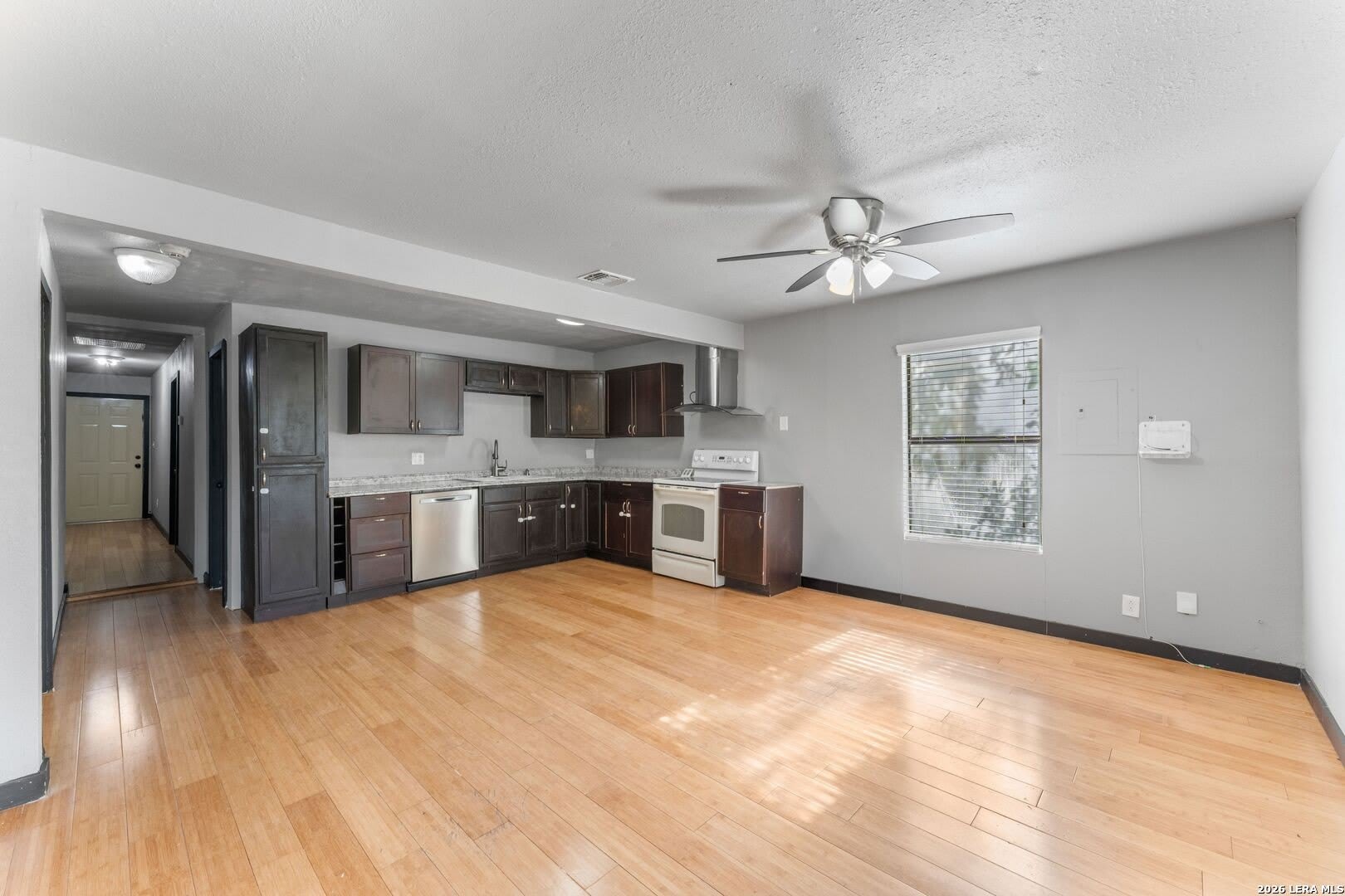 2114 Fitch – photo 5