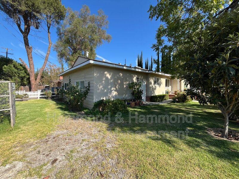 23242 Victory Blvd. – photo 2