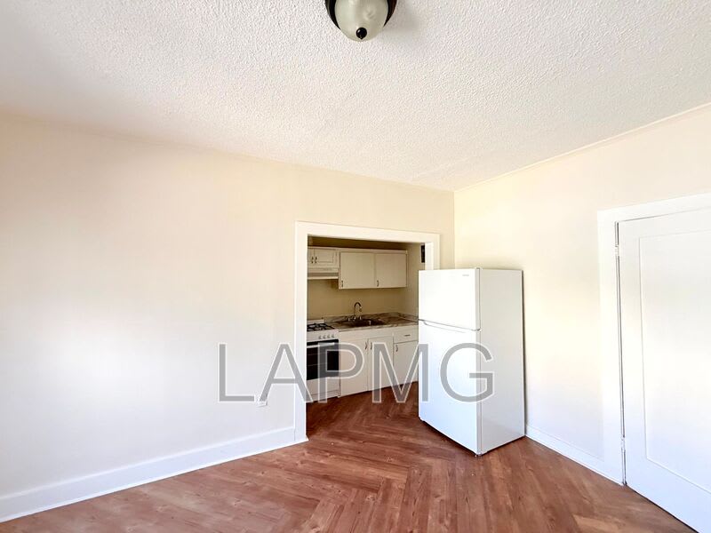 1614 N. Kenmore Avenue – photo 3