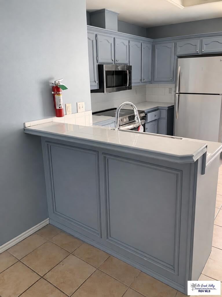 1405 W CARMEN AVE. – photo 2