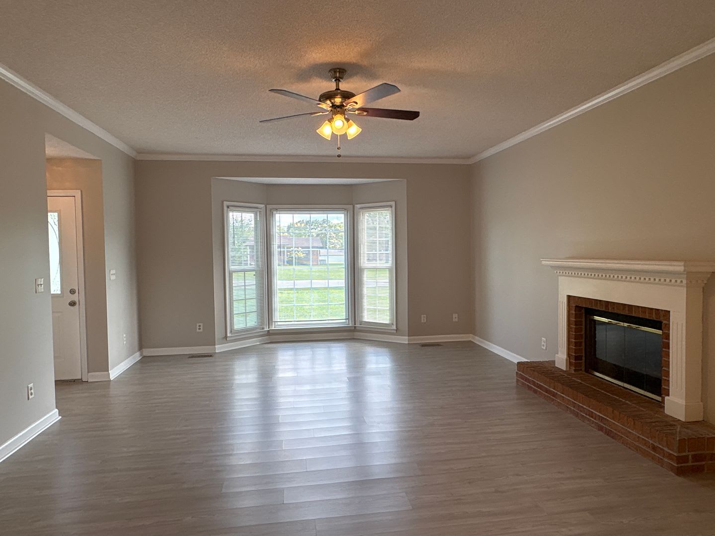 Spacious Brick Home with Fenced-In Back Yard! – photo 4