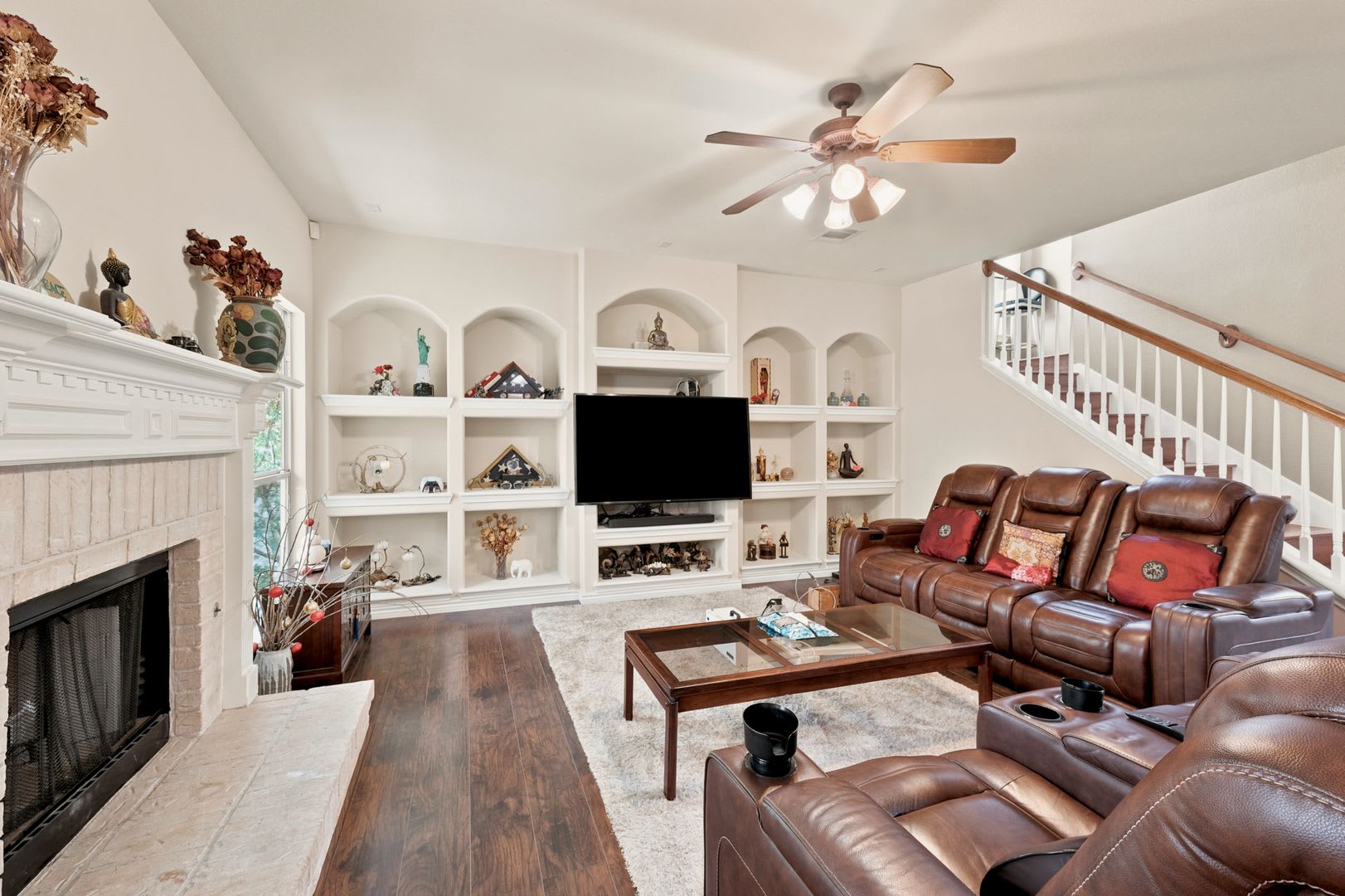 Beautifully Updated 4Br 3Ba Downstairs Bedroom Spacious Backyard Deck – photo 5