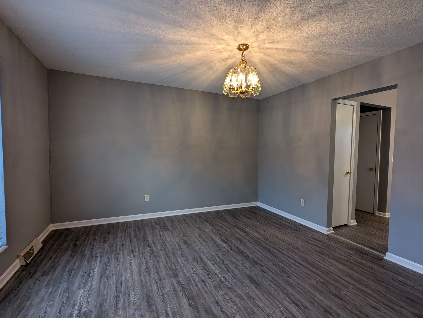 Beautiful Spacious 3 Bed 2 5 Bath 2 Car Garage Finished Basement With 3 Bonus Rooms Located In Elizabethtown – photo 3