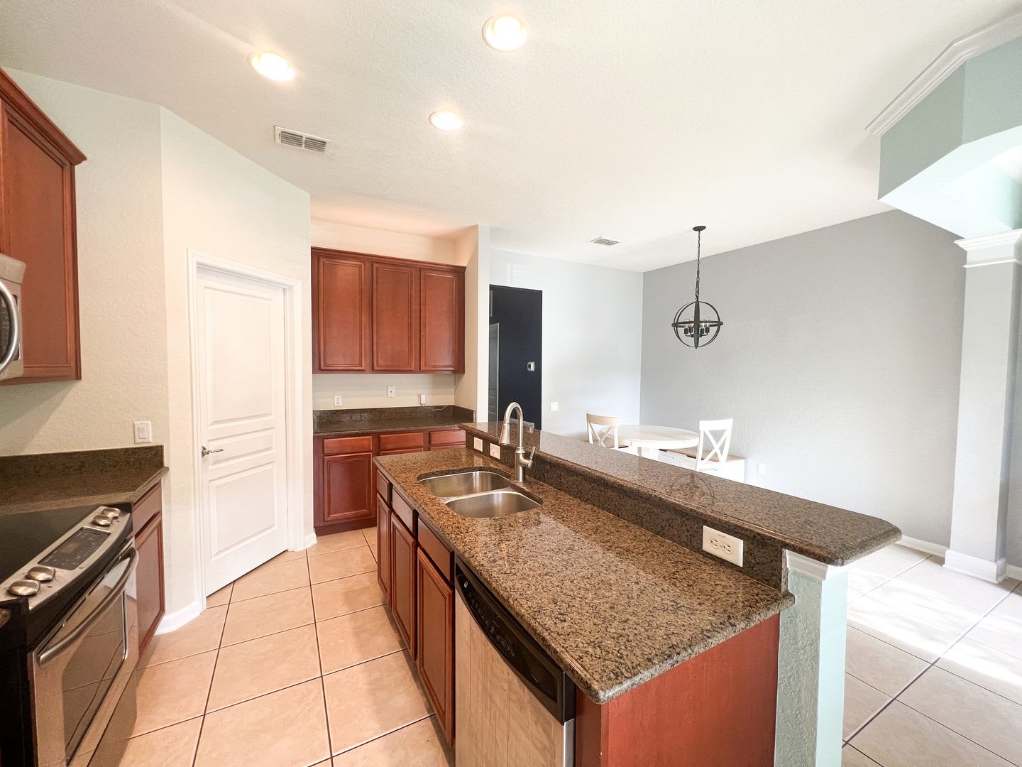 Stunning 3/2.5 Windermere Townhome – photo 2