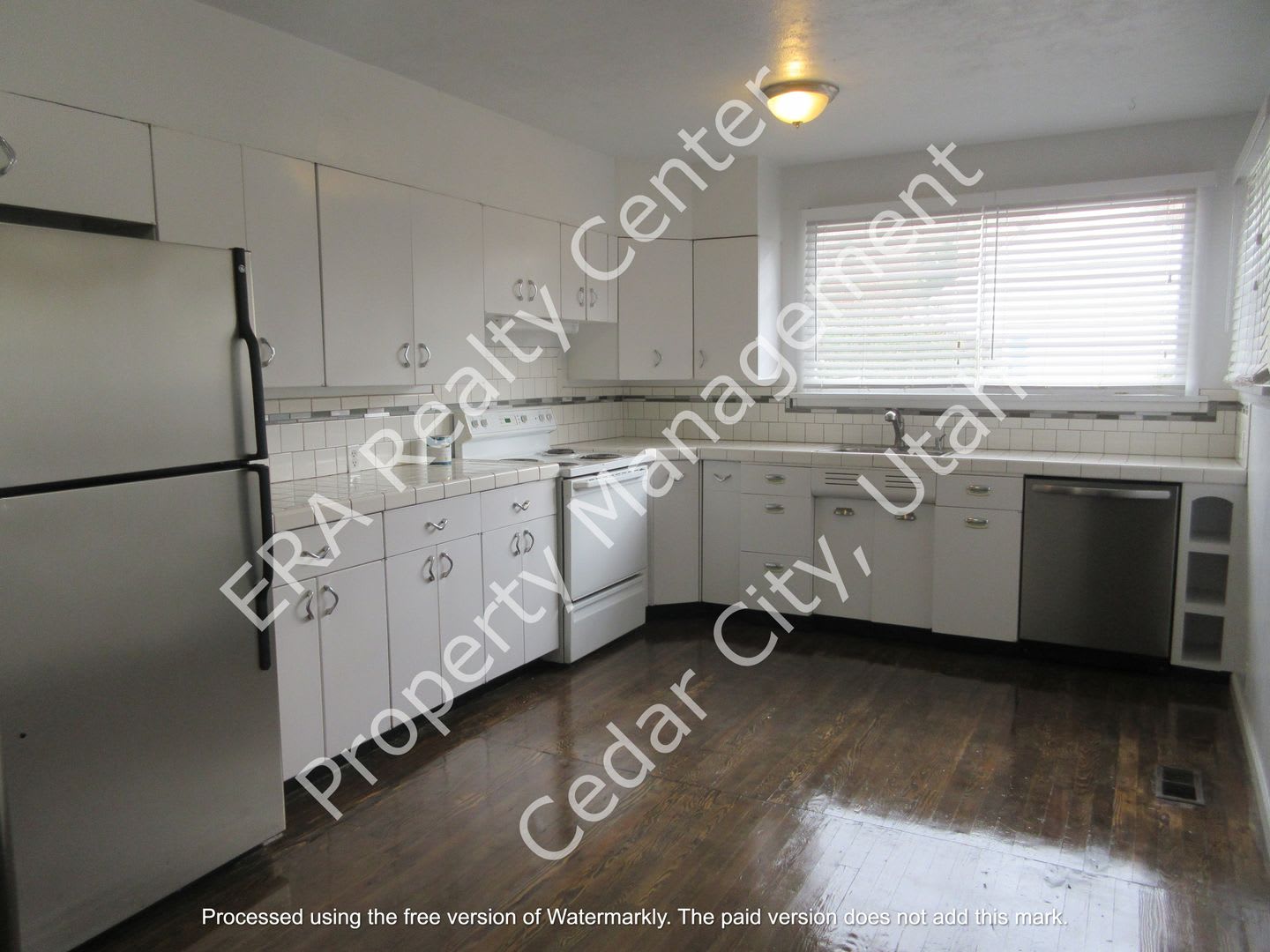 Move-in Bonus!!! Charming 4 bedroom, 2 bath single family home – photo 2