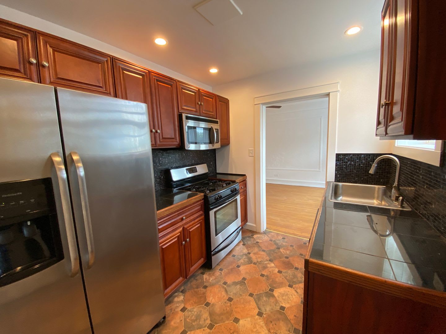 6305 N Washtenaw Ave – photo 1