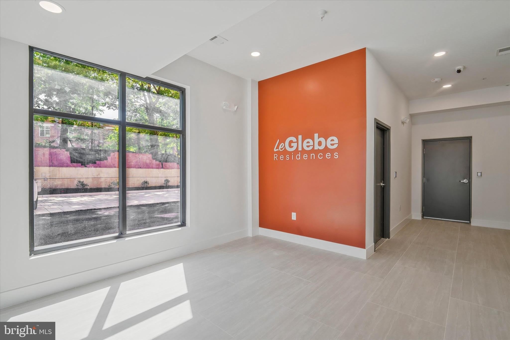 228 GLEBE Road W – photo 2