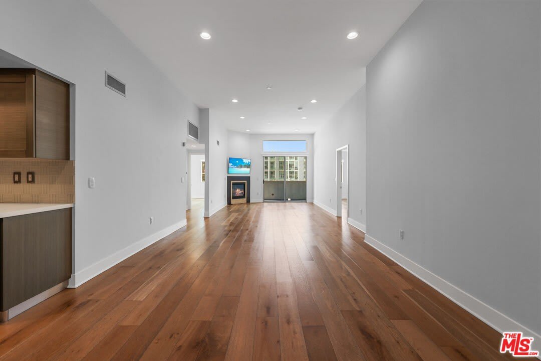 7133 Hawthorn Ave – photo 4