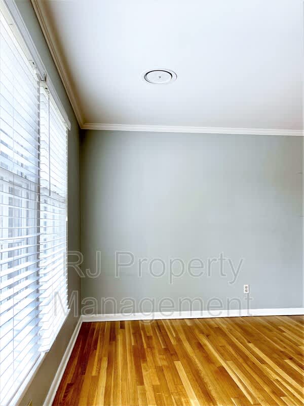 4950 Essexshire Ave – photo 3