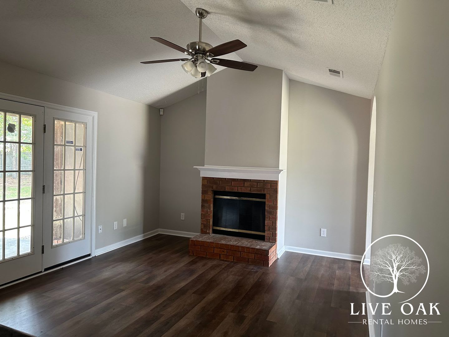 MOVE IN SPECIAL: $500 OFF 1ST MONTH'S RENT!** – photo 3